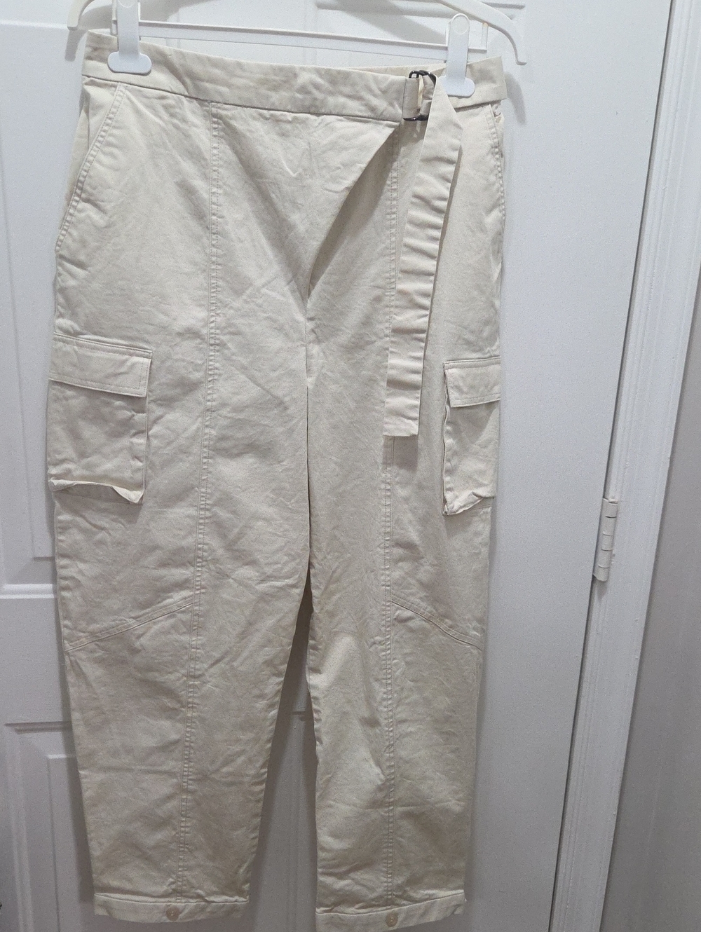 High-Waist Cargo Pants with Belt in Cream XL